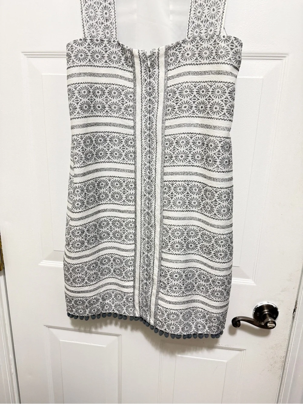 MAGGY LONDON Gray and White Lace-Pattern Shift Dress with small pom-pom - Picture 5 of 13